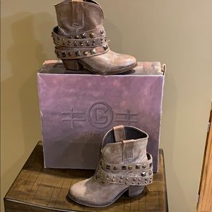 New In Box   Circle G  by Corral Ankle Boots. Sz 6